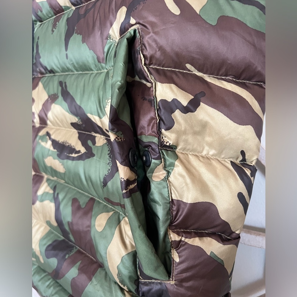 Lands' End Men's Wanderweight packable down Green and Brown Camouflage Vest - Picture 3 of 6